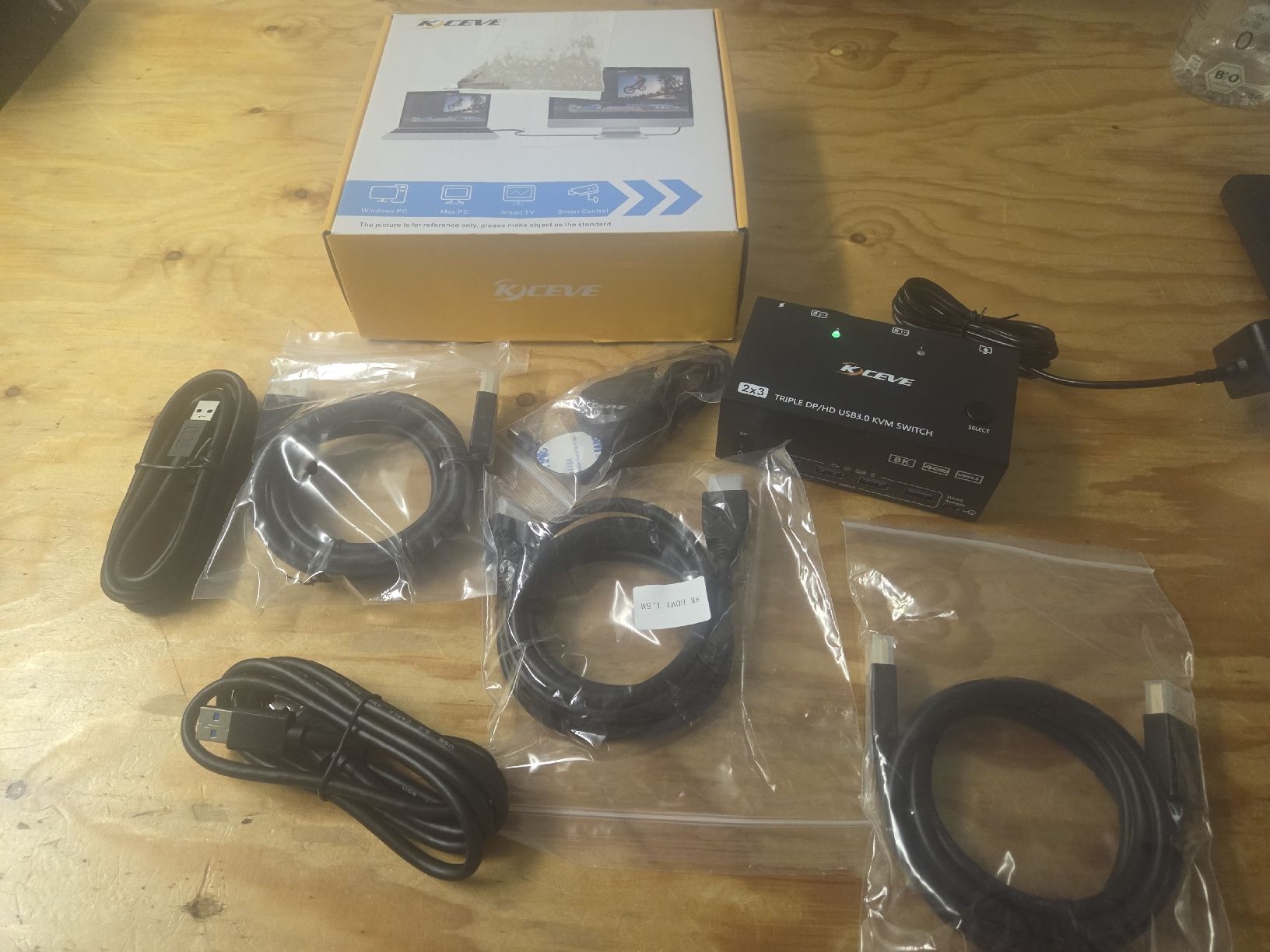 Unità & Adattatore: Kceve 2x3 Triple DP/HD USB3.0 KVM Switch neu – Nuovo (secondo la descrizione) da Allschwil venduto da Zora_26