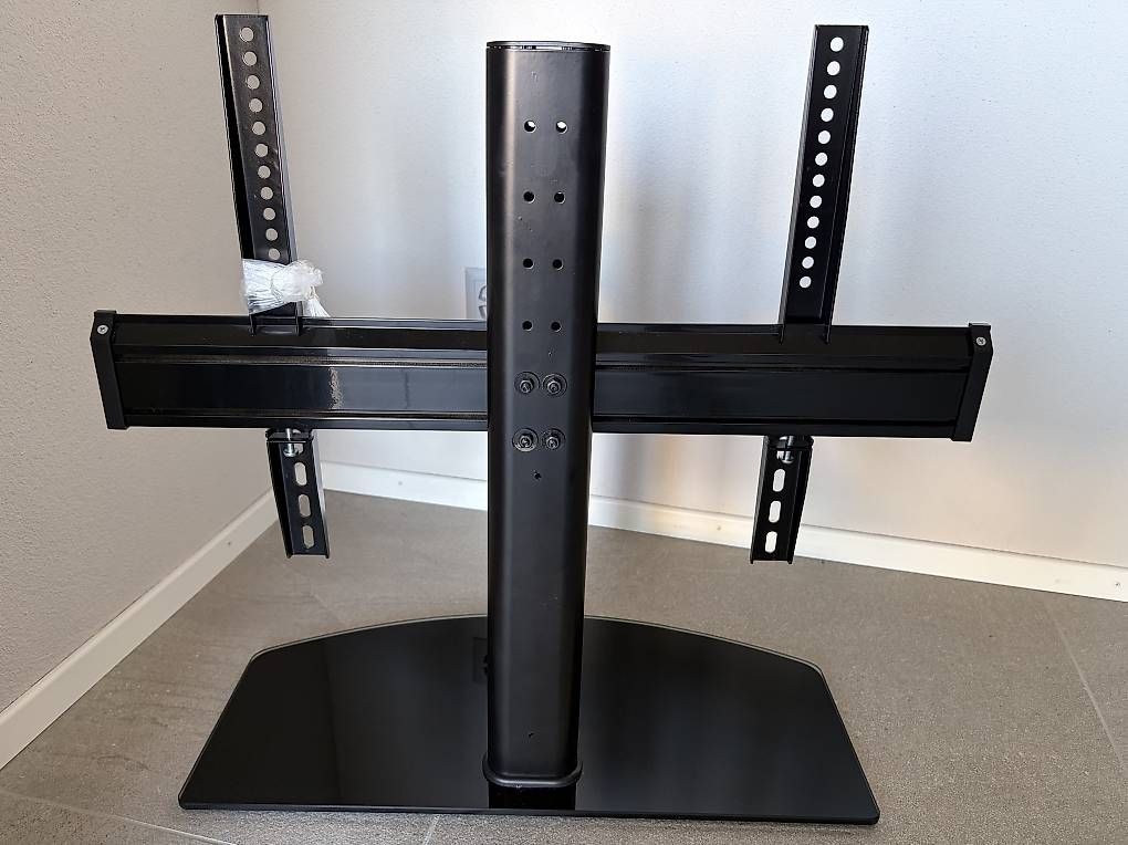 Staffa per monitor: Neuwertiger TV-Standfuss 32"-65" – Usato da Winterthur venduto da sidthekid1990