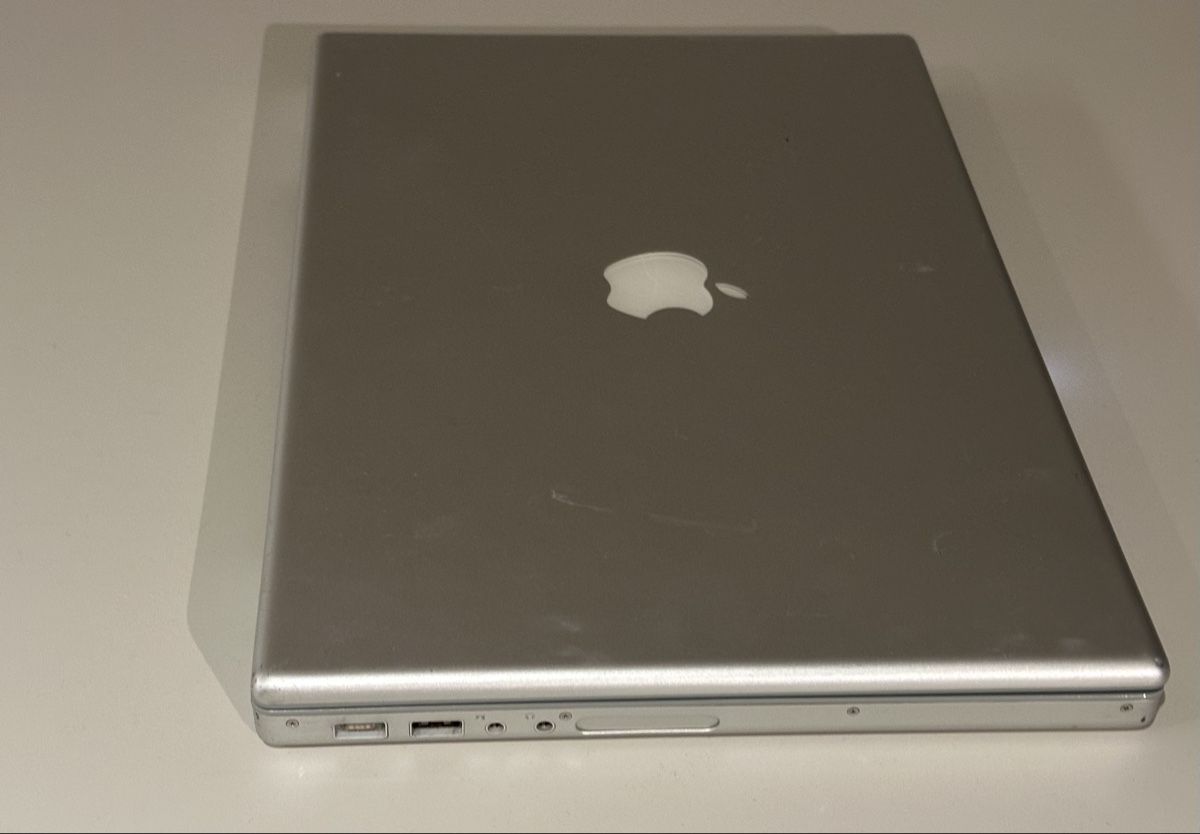 Apple Notebook: MacBook Pro 15” A1151 – Usato da Zürich venduto da pointedarch 3