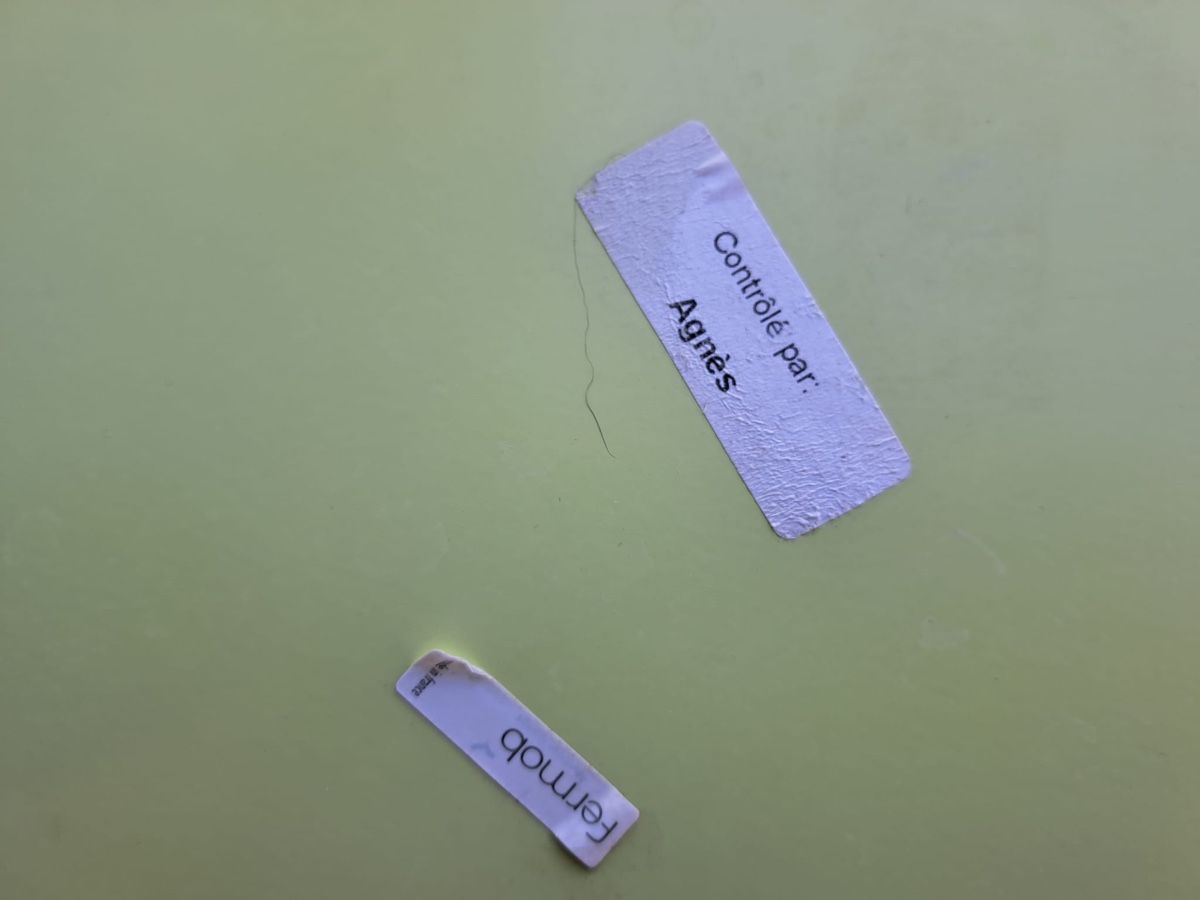 Tavoli: Fermob Beistelltisch mit Rollen, gelb – Usato da Wettingen venduto da Armonia03 3