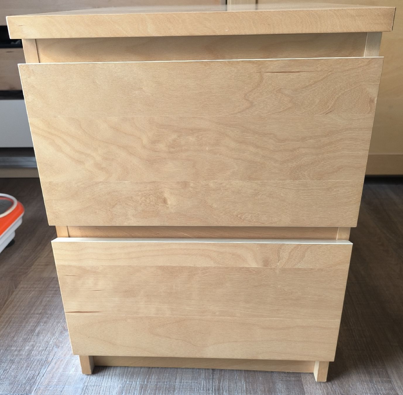 Ikea Tables de nuit: 2 Nachttischen von IKEA  MALM mit Gebrauchspuren – D'occasion à Oberwil-Lieli par Atom17