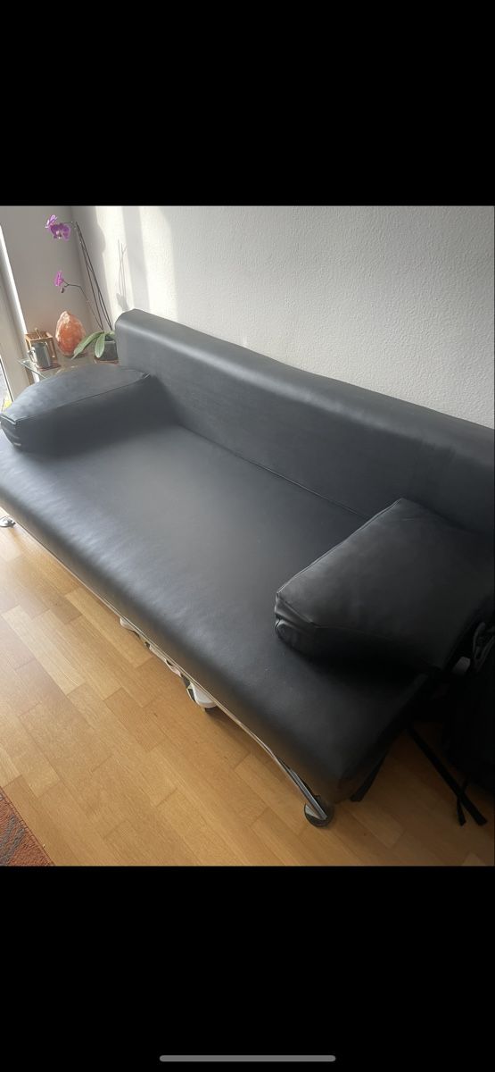 Sofas: Leather Sofa Bed - Perfect for Compact Living! – D'occasion à Zürich par andrei4three