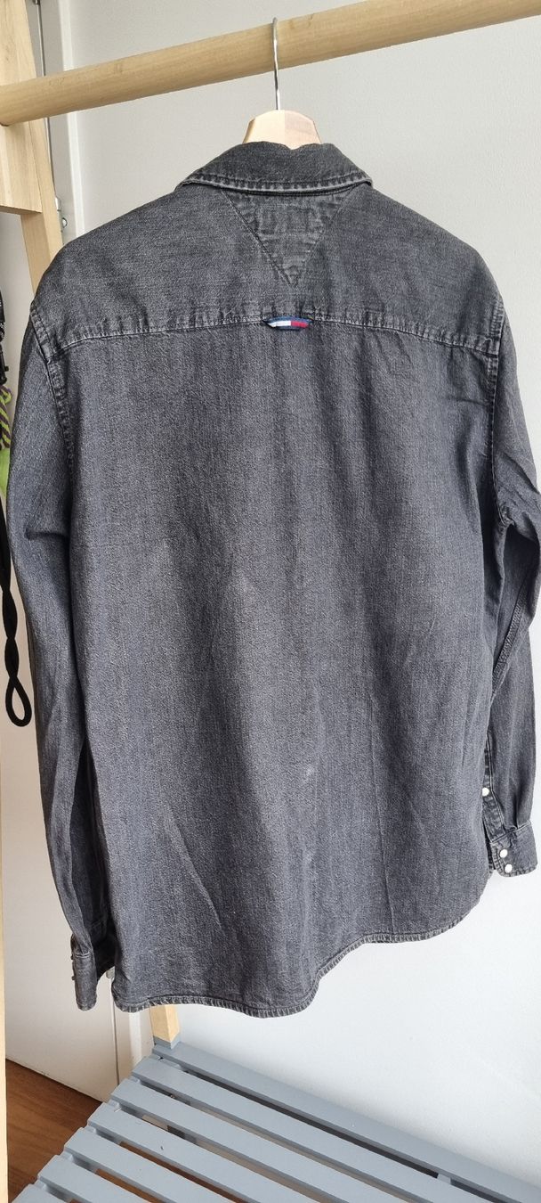 Tommy Hilfiger Jacken: Tommy Jeans Denim overshirt – Gebraucht aus Meggen von nixentrixen 1