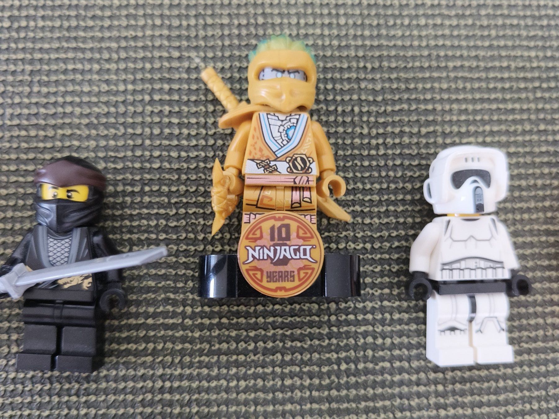 Lego Spielzeuge: Set 10 Lego Figuren – Gebraucht aus Meilen von FAVALLID 1