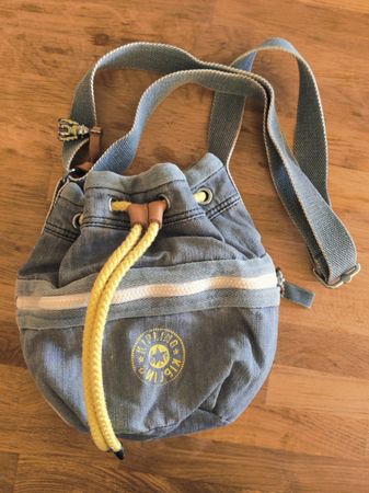 Kipling Umhängetasche in blau/gelb