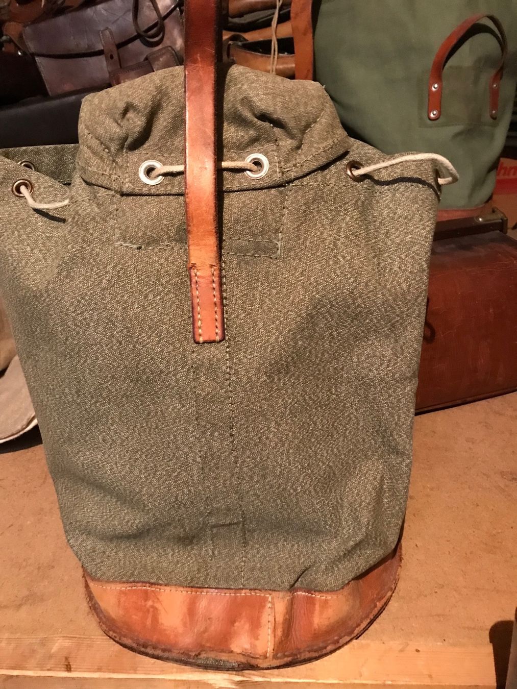 Borse: 1 CH Armee Tasche runder Lederboden – Usato da st.gallen venduto da City1960 2