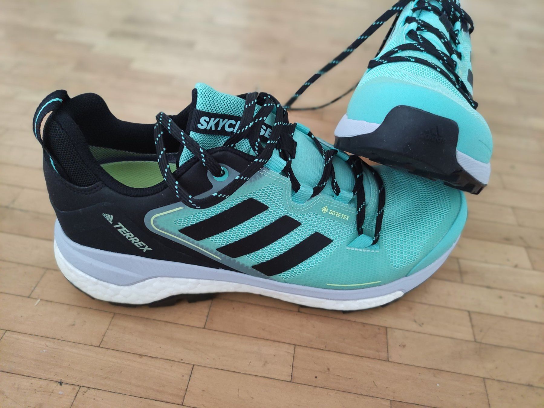Scarpe da uomo: Neu goretex Wanderschuhe gr 42 Adidas – Nuovo e nell'imballaggio originale da Dagmersellen venduto da L.Ga.