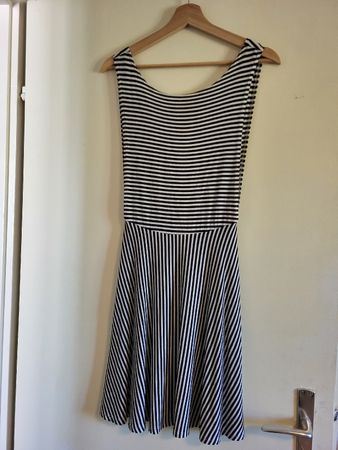 Gestreiftes Sommerkleid