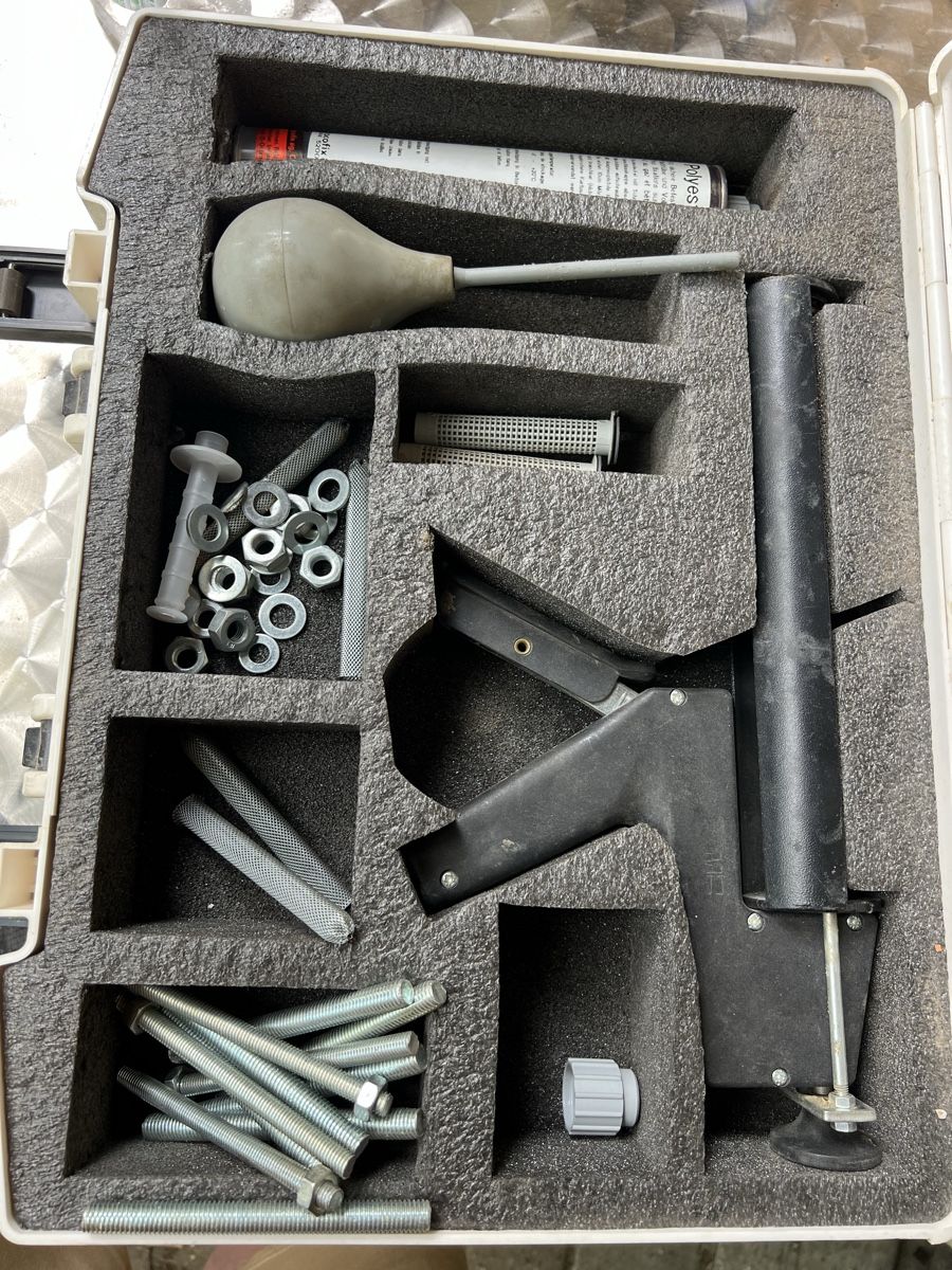 Tous les outils: Werkzeug Set Bodenanker gebraucht  – D'occasion à Neuenhof par Willi111 1