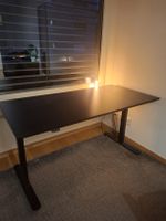 Höheverstellbarer Schreibtisch JYSK schwarz 140x70cm