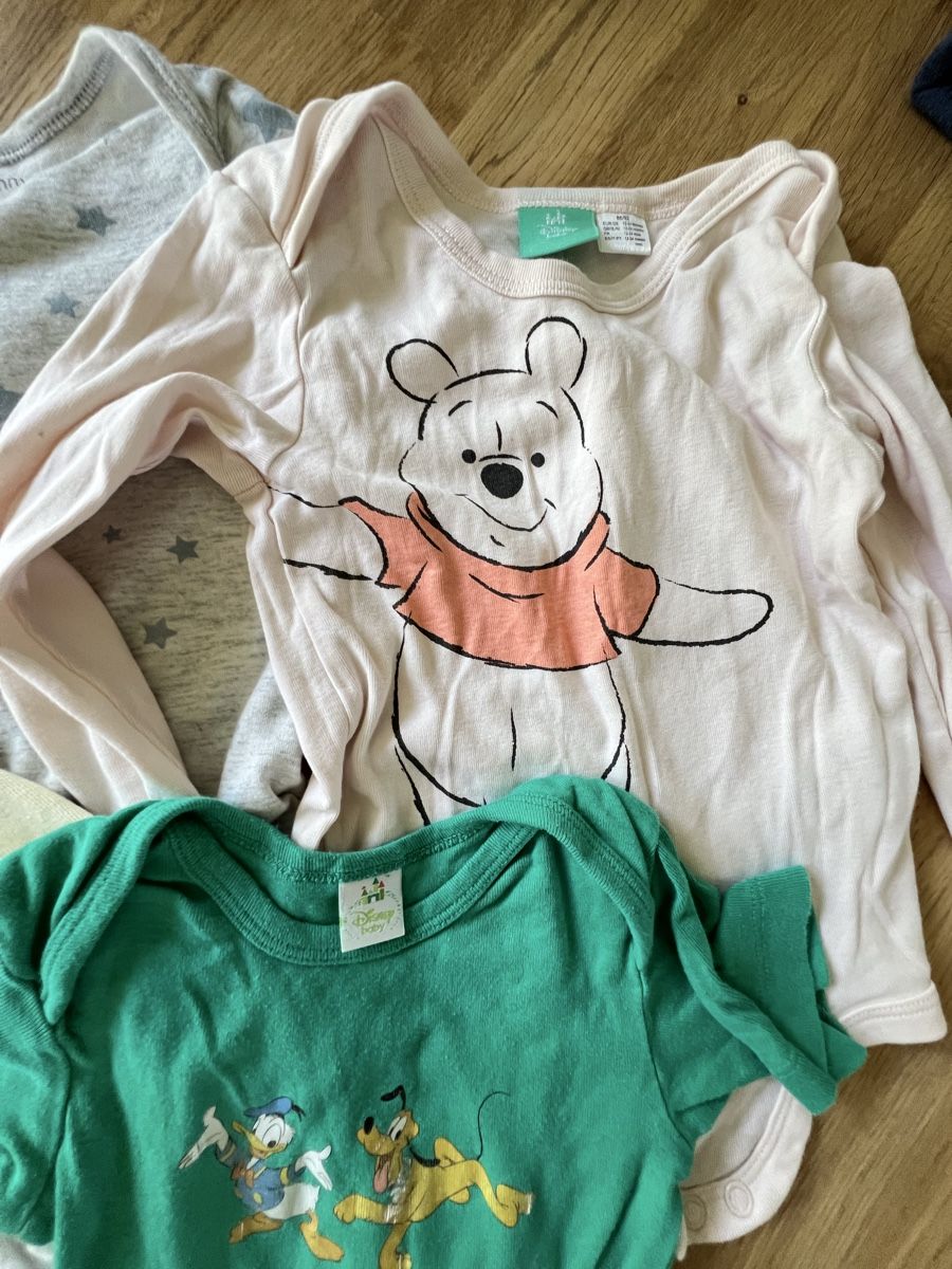 Lotti & Set di vestiti: 6 Bodies Kurzarm und Langarm 86/92 – Usato da Zollikerberg venduto da Huglina 1