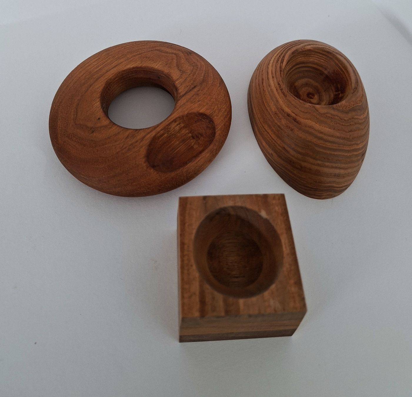 Ikea Altre Stoviglie: 3 Eierbecher aus Holz in verschiedenen Formen (Ikea) – Usato da Dietikon venduto da Magi2 1