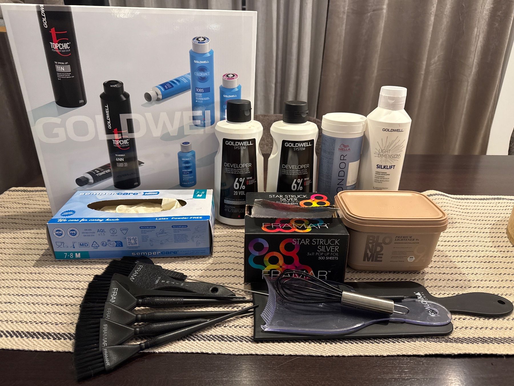 Tinte: Coiffeur Blondier Set  Goldwell / BlondMe / Framar – Usato da Baar venduto da Jjanet