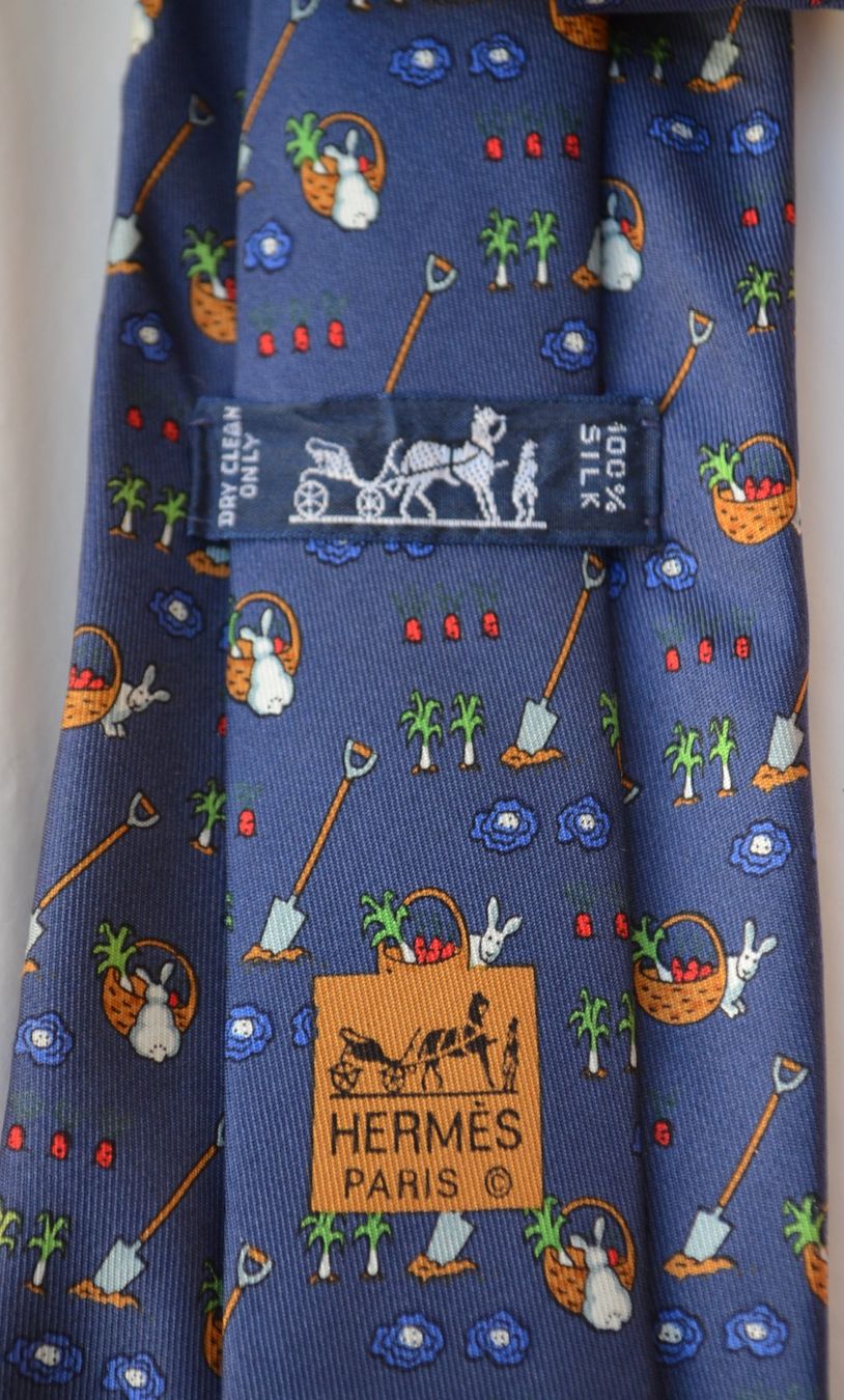 Hermès Cravatte: Krawatte / Cravate Hermès 100% Soie/ Seide – Usato da Collonges venduto da Auganien 1