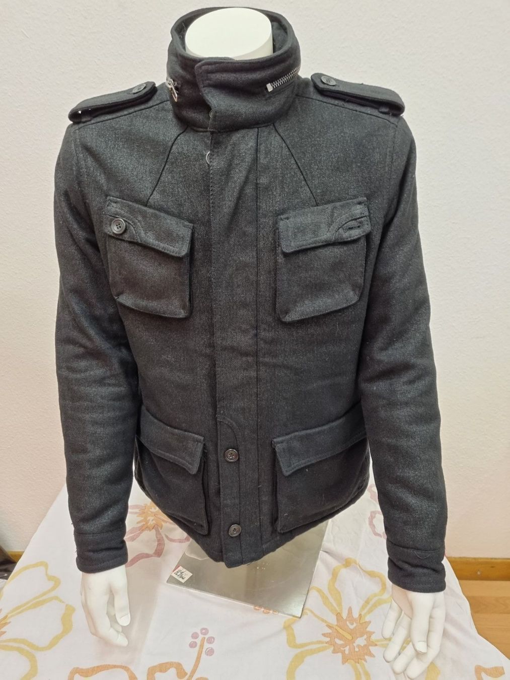 H&M Vestes: H&M Jacke – D'occasion à Schönenwerd par Chez_Mimi