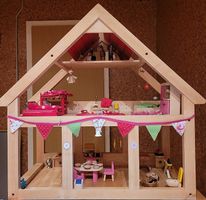 Grosses Puppenhaus möbliert 