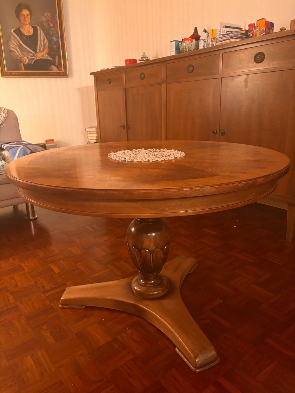 Tavoli: Biedermeier Salontisch Nussbaum – Usato da Goldau venduto da Anmala 2