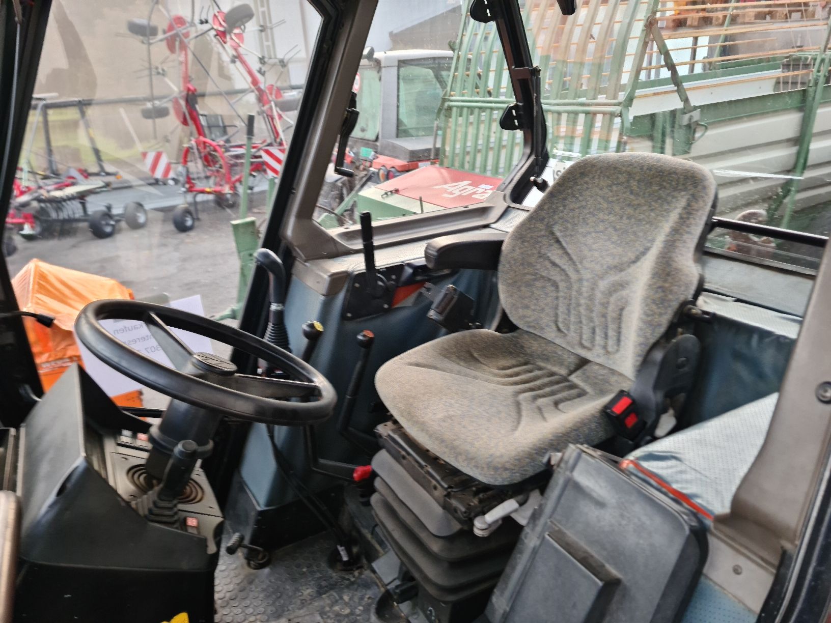 Fiat Trattori: Fiat 65-94 Traktor mit Frontlader – Usato da Zäziwil venduto da fiat18090 6