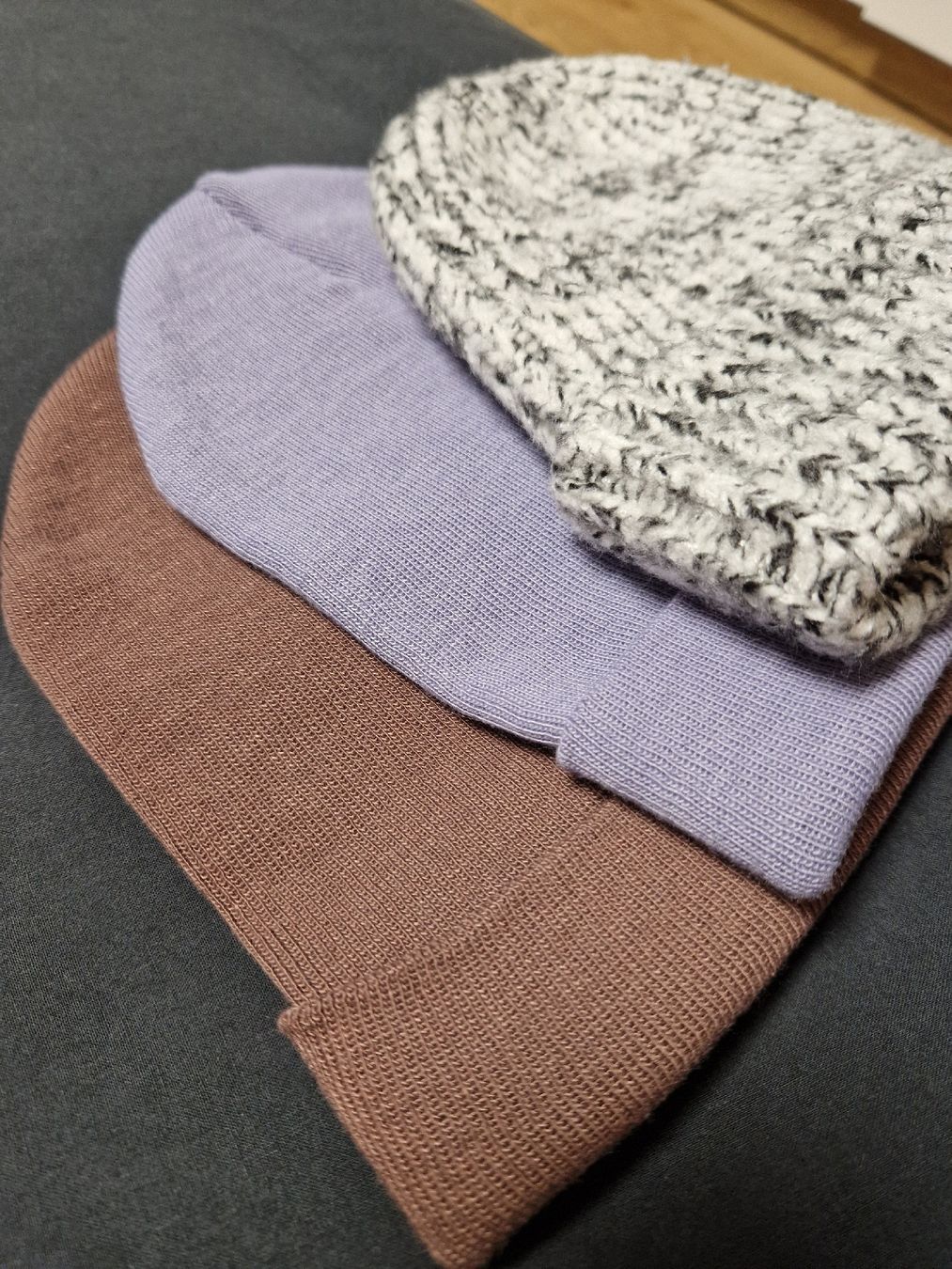 Asos Copricapi, berretti & cappellini: Drei Mütze – Nuovo (secondo la descrizione) da Zürich venduto da zvr_8cw6