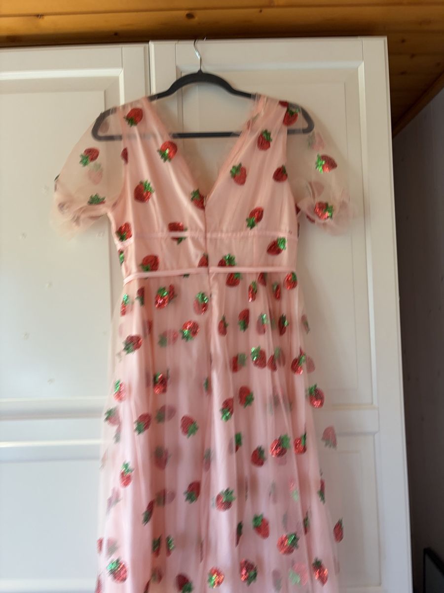 Vestiti: Strawberry Mesh Midi Dress – Usato da St.Josefen venduto da lop_lh8d 5