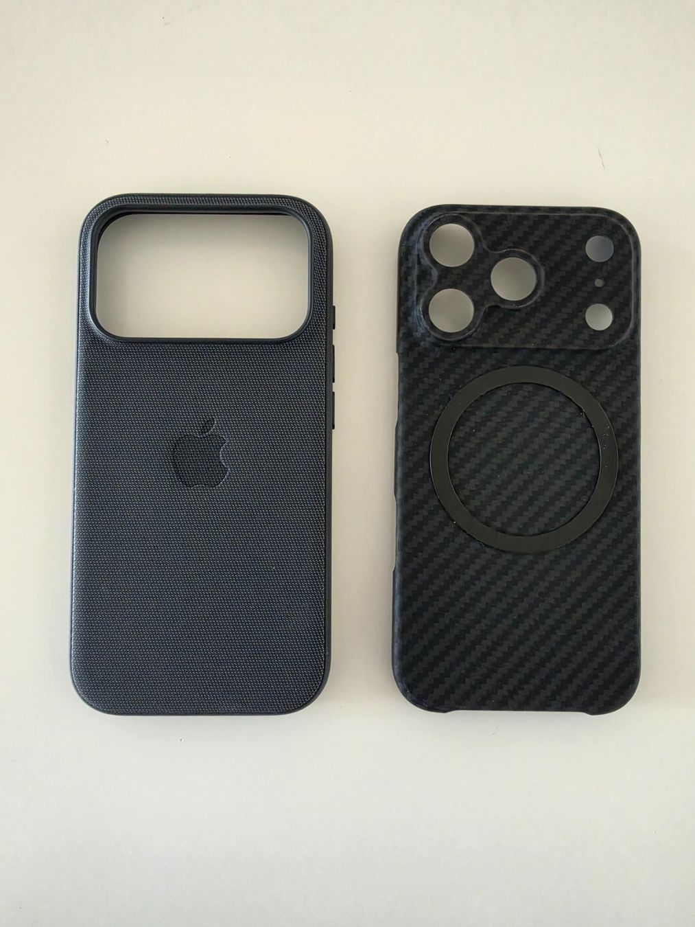 Apple Cover & Protezioni schermo: Apple FineWoven case + Latercase for iPhone 17 Pro – Usato da Zürich venduto da agirardello