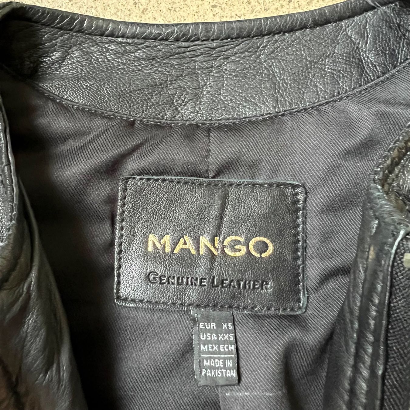 Zara Vestes: MANGO Lederjacke 🖤 – D'occasion à Zürich par ClosetQueen 9