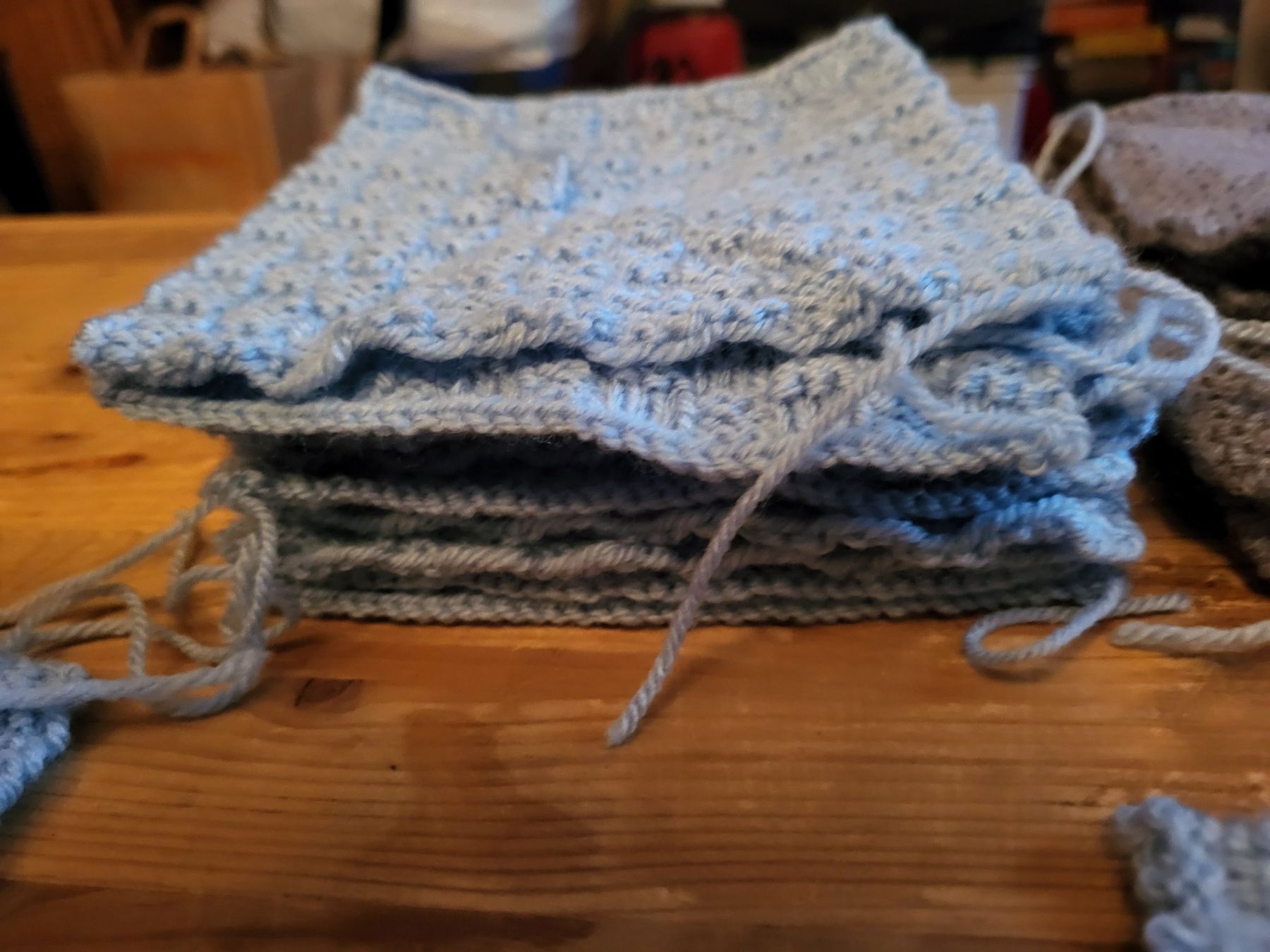 Lana: 21 gestrickte Quadrate für eine Plätzlidecke – Nuovo (secondo la descrizione) da Guggisberg venduto da Aegertenlehn 4