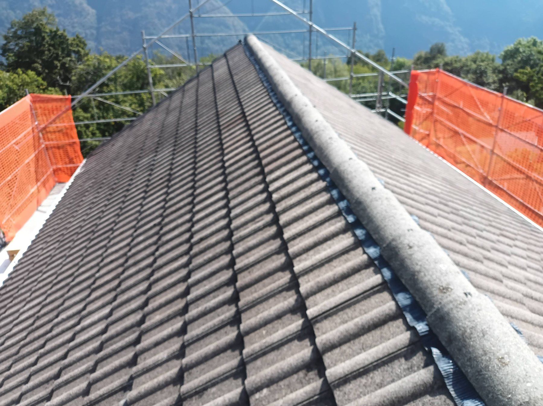 Pietre & tegole: gebrauchte Beton Dachziegel – Usato da Faido venduto da felsentor