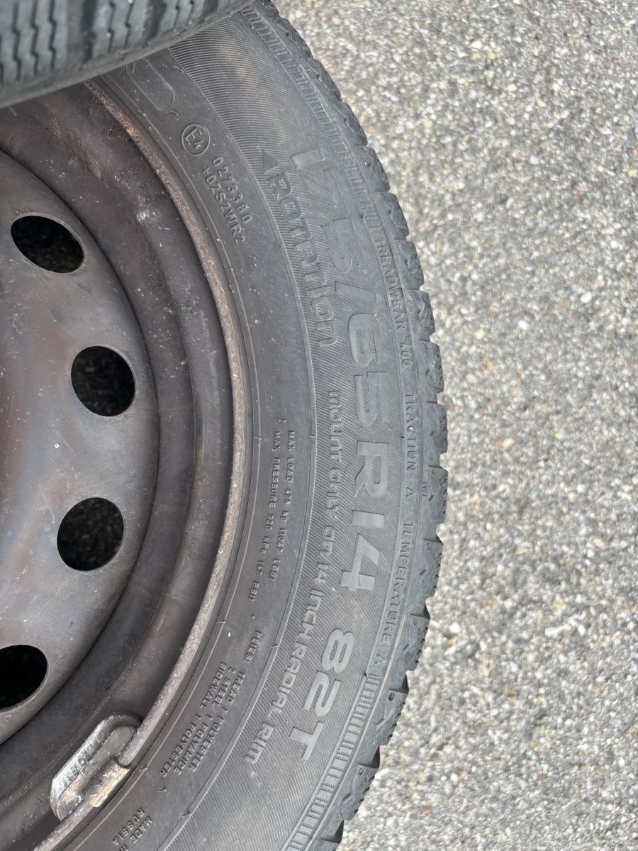 Pneumatici & Ruote complete: Winterpneus 175/65R14 Nokian – Usato da Engelburg venduto da tdi_6bpl 6