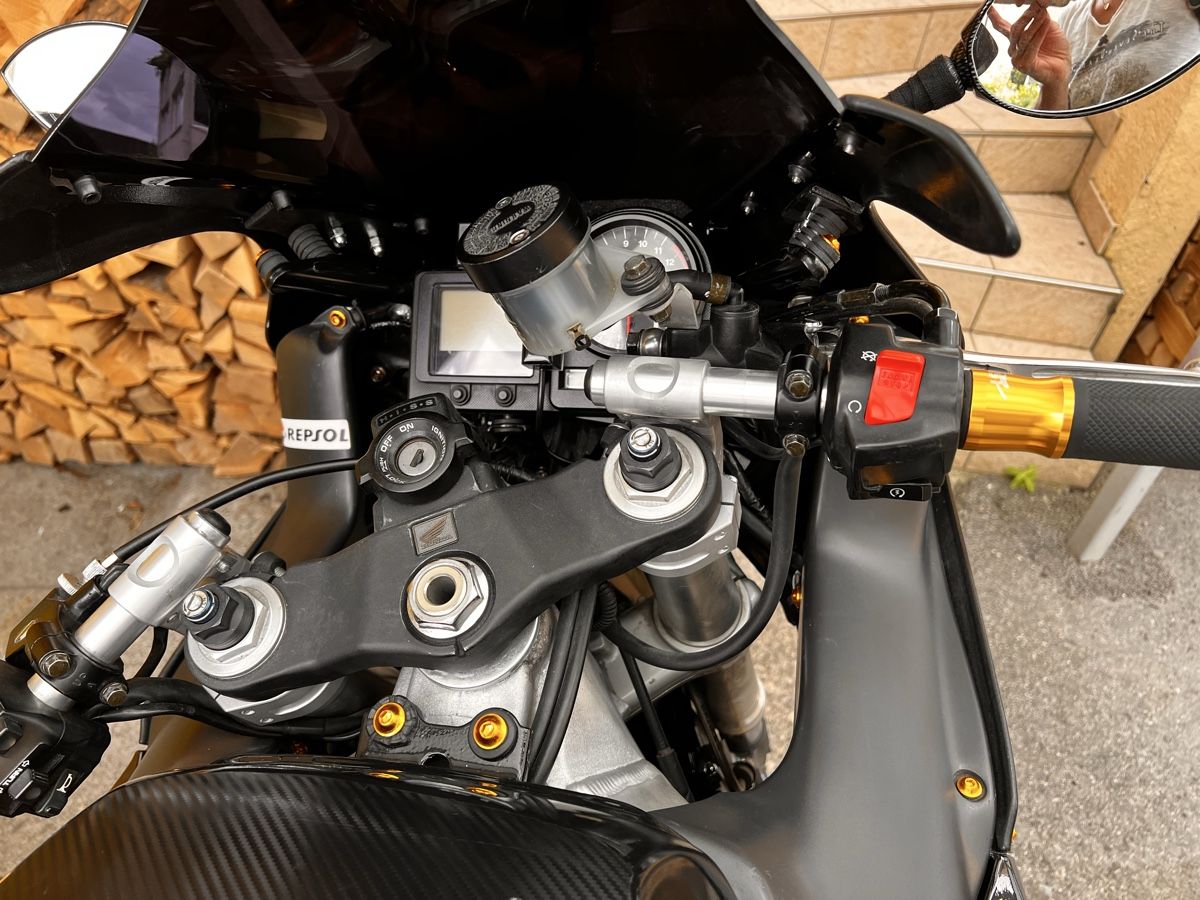 Honda Strada: Honda CBR900RR black – Usato da Walenstadt venduto da Memphis04 2