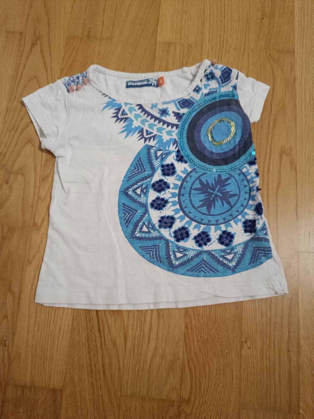 Desigual Blouses, T-shirts & Tops: T-Shirt Grösse 104 – D'occasion à Jaberg par urig17.