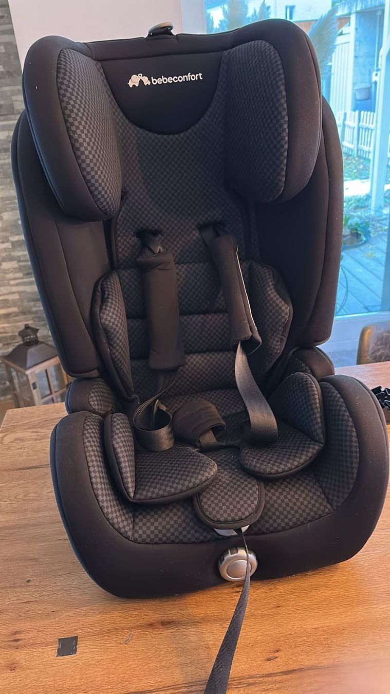 Seggiolini per auto: Bequemer Kindersitz Bebeconfort Ever Fix – Usato da Niederhelfenschwil venduto da Bruce019