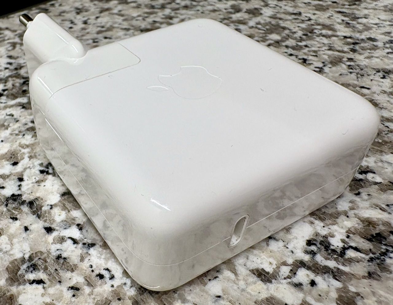 Apple Laufwerke & Adapter: 70W Apple Power Adapter USB-C – Gebraucht aus Zürich von SierraKilo