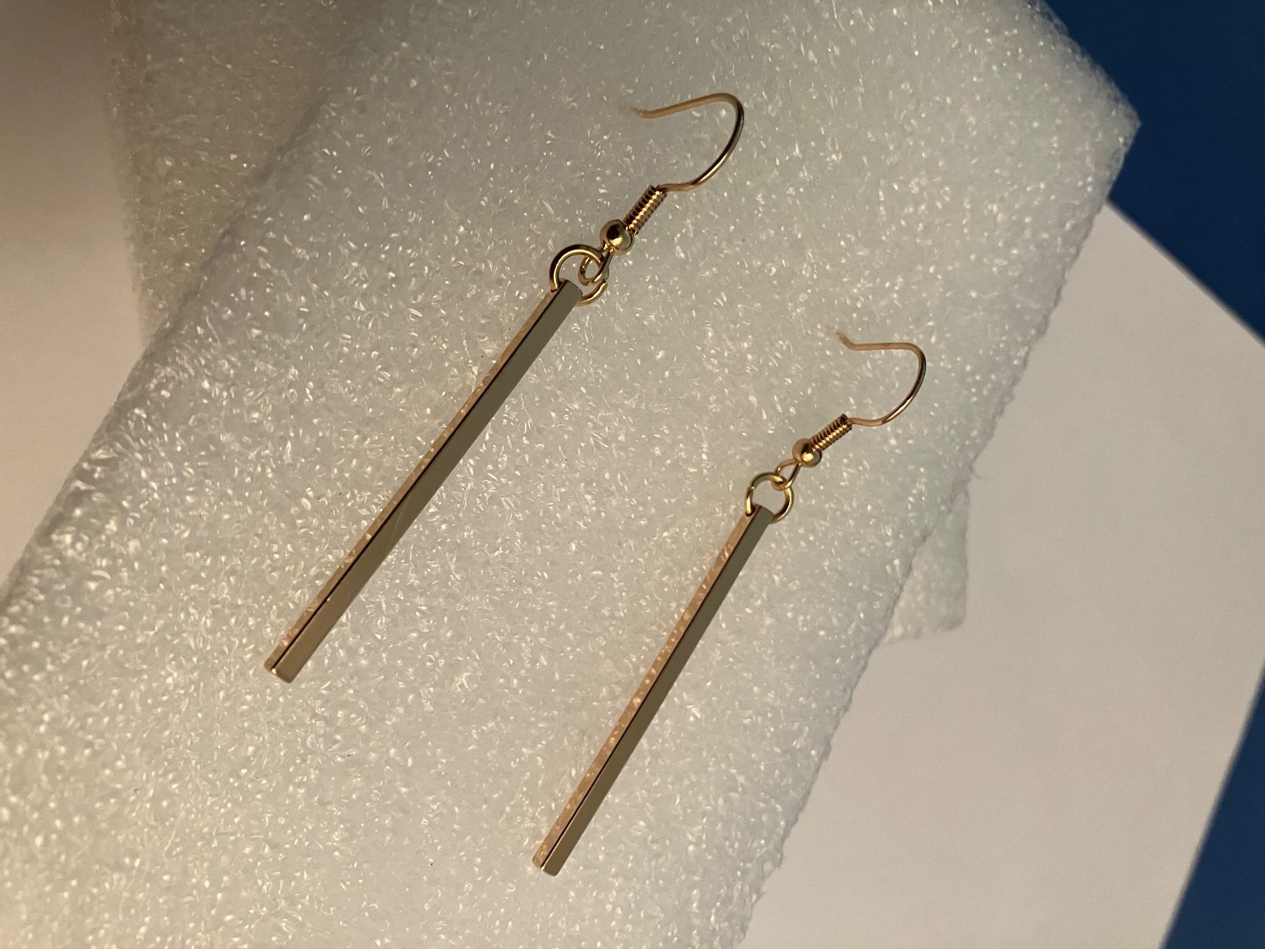 Orecchini pendenti & Orecchini a lobo: Modeschmuck, Goldfarbene Ohrhänger, Stifte, 6 cm lang – Nuovo (secondo la descrizione) da Affoltern am Albis venduto da Dlotti 2