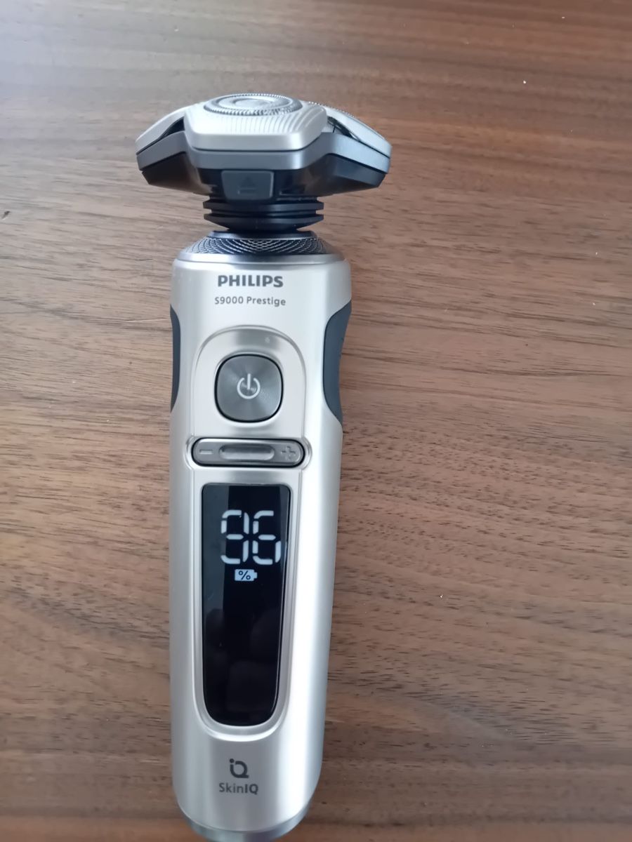 Philips Rasoi & Lamette da barba: Rasoir Phillips s9000 – Nuovo (secondo la descrizione) da Cortaillod venduto da tia_7nb7