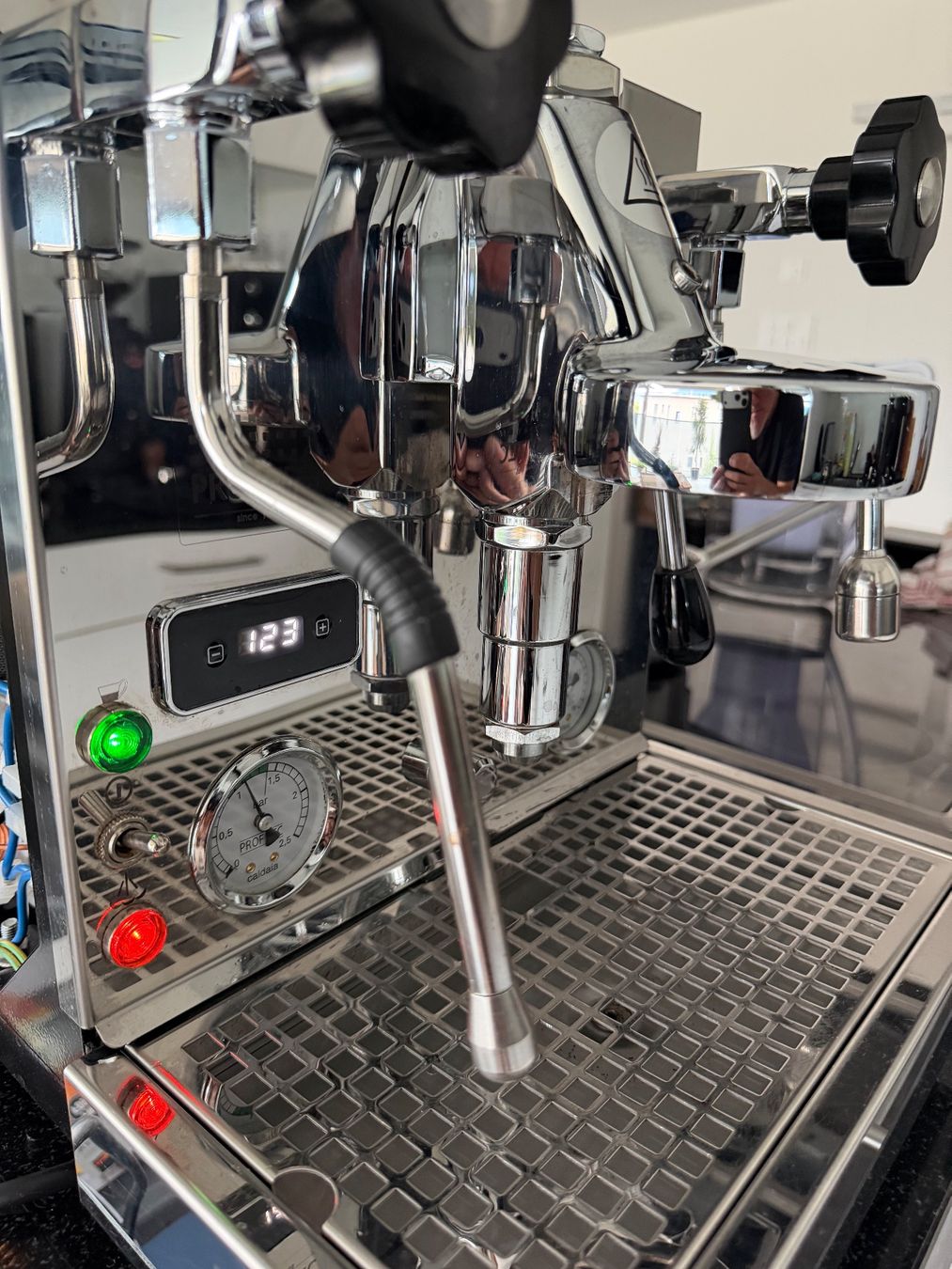 Profitec Kaffeemaschinen & Espressomaschinen: Profitec Pro 700 Dual Boiler Siebträger – Defekt aus Oberägeri von stek2018 1