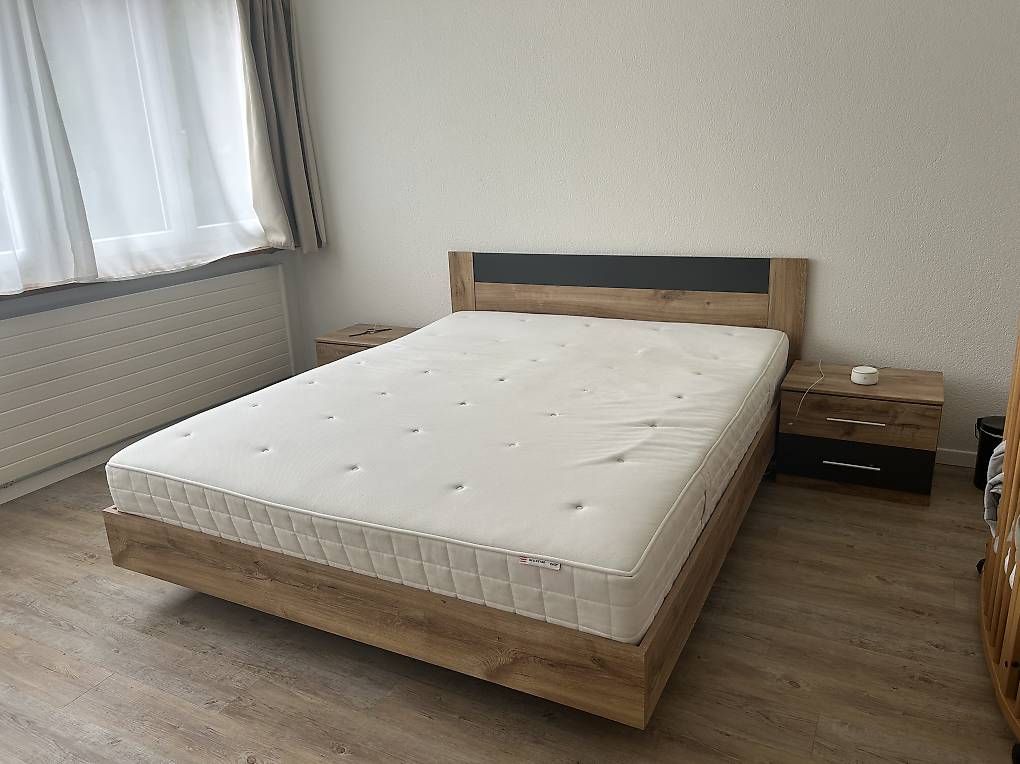 Conforama Letti: Bett mit Matratze & 2 Nachttische – Usato da Kreuzlingen venduto da jael-joe