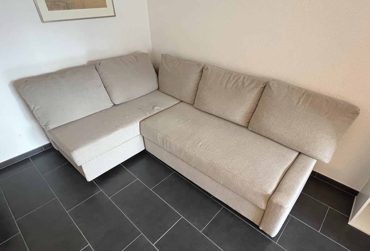 Ikea Divani: IKEA FRIHETEN Eckbettsofa hellgrau (230 x 151) – Usato da Flawil venduto da dom_zqv5