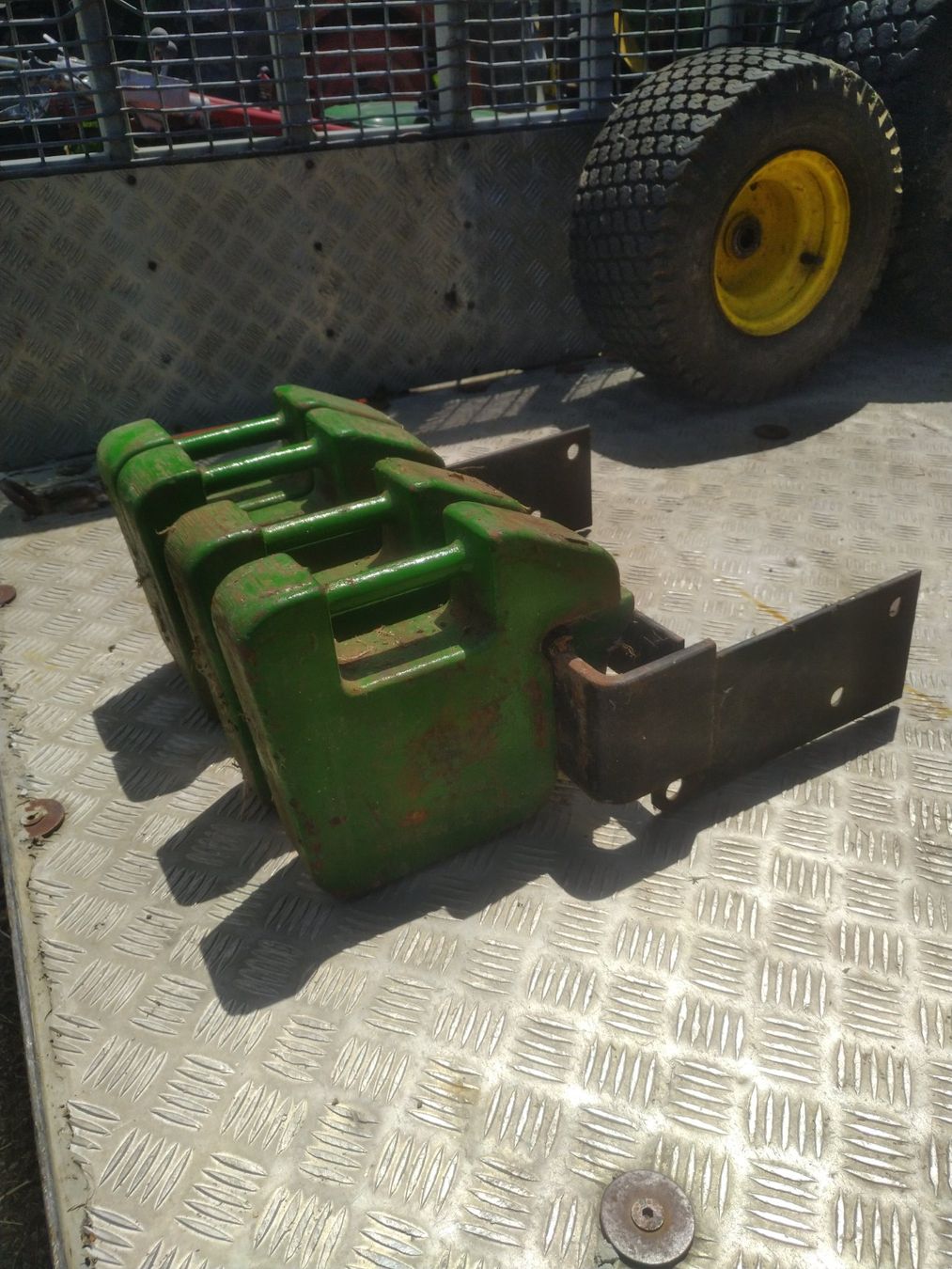 John Deere Traktoren: Masses avant john Deere – Gebraucht aus Poliez-le-Grand von gaudard94