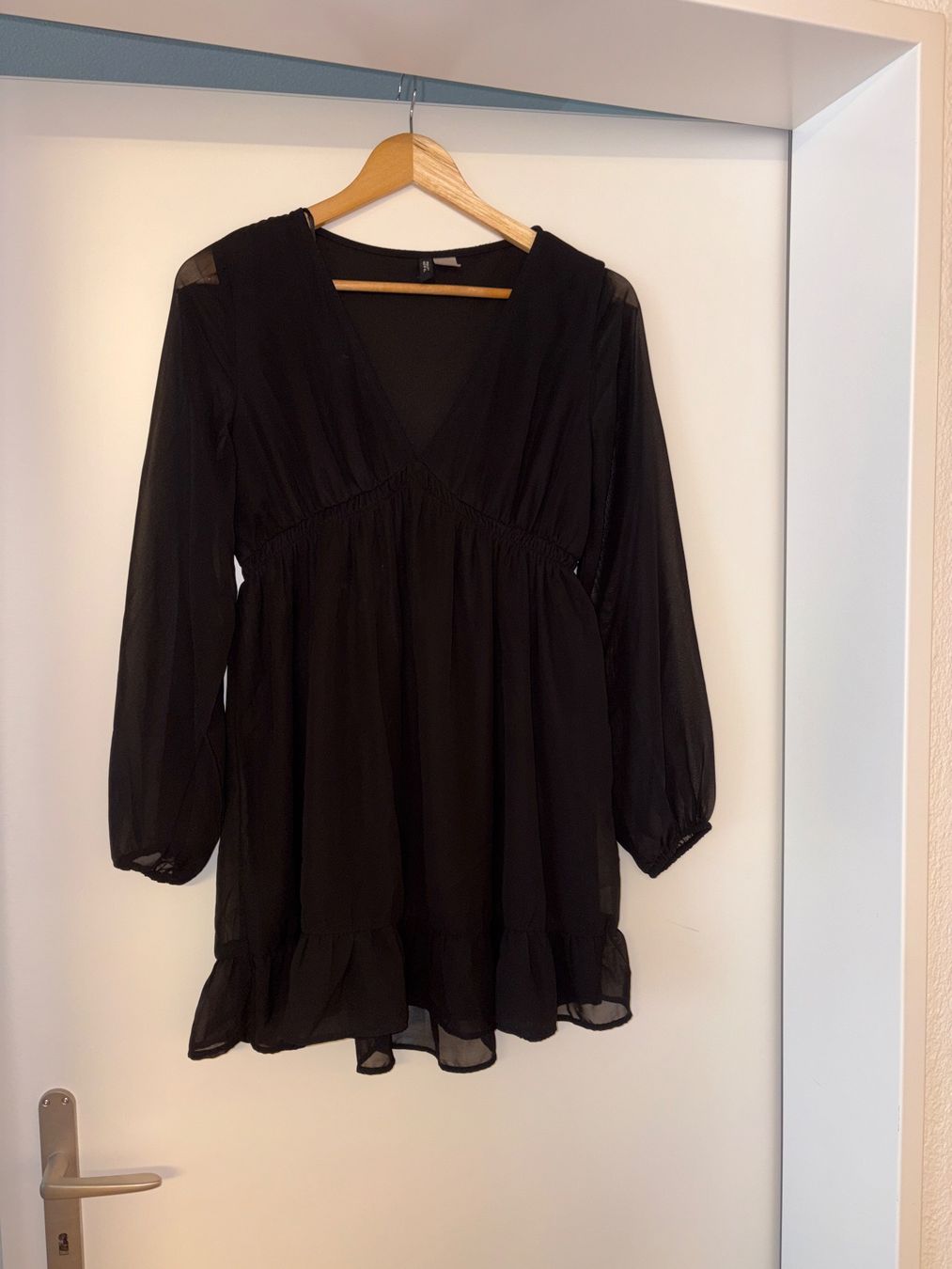 H&M Vestiti: Schwarzes H&M Kleid, Gr. S – Usato da Emmen venduto da dra_pn8b
