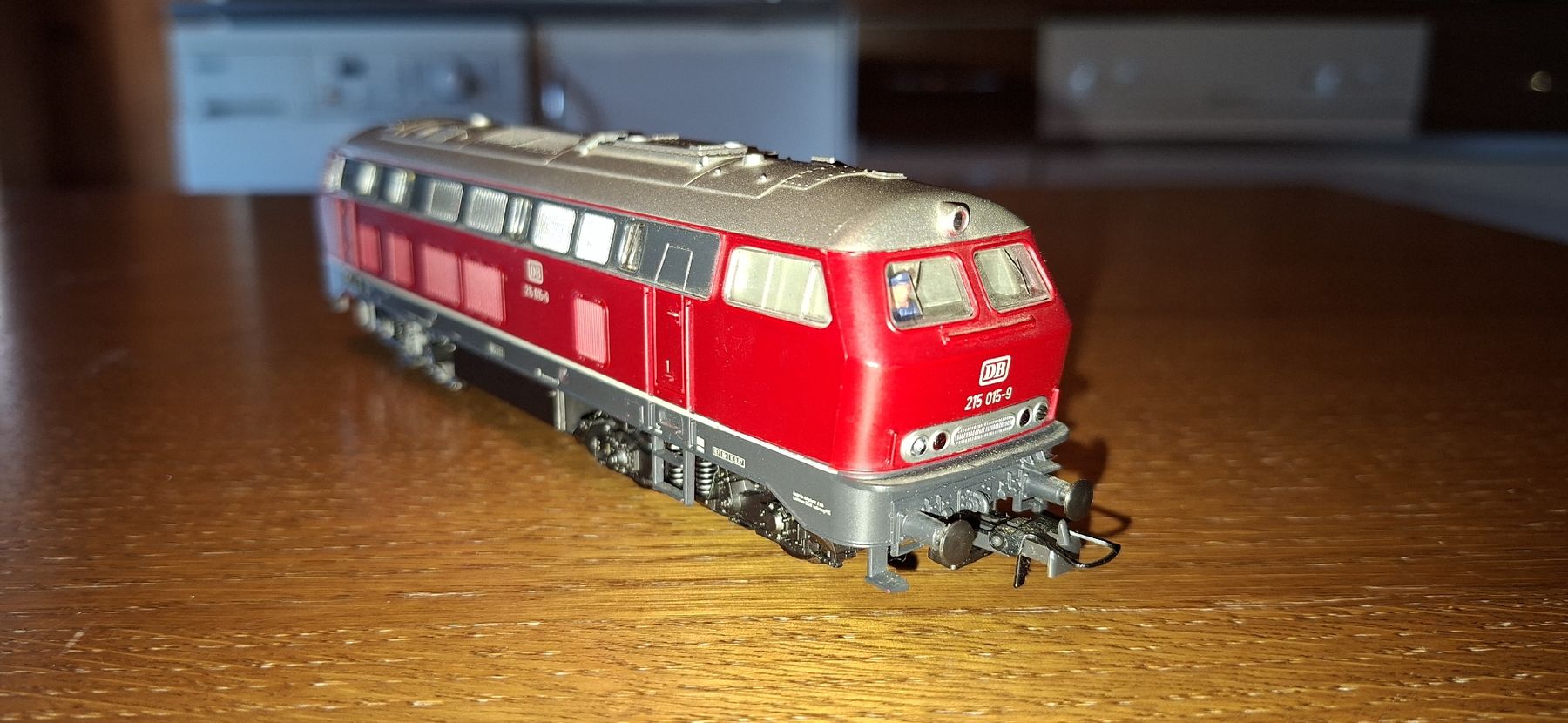 Roco Modelleisenbahnen: Roco Analog DC Lok 215 015-9. – Gebraucht aus Pfäffikon ZH von gub_2j76