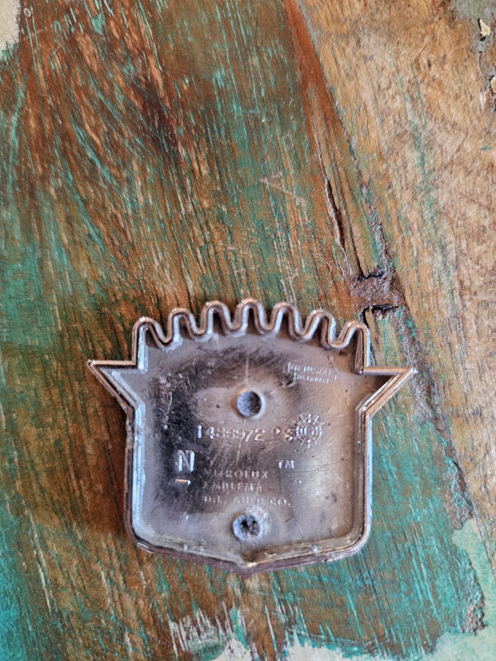 Cadillac Tutti pezzi di ricambio auto: Cadillac Emblem – Usato da Meisterschwanden venduto da Luluku 2
