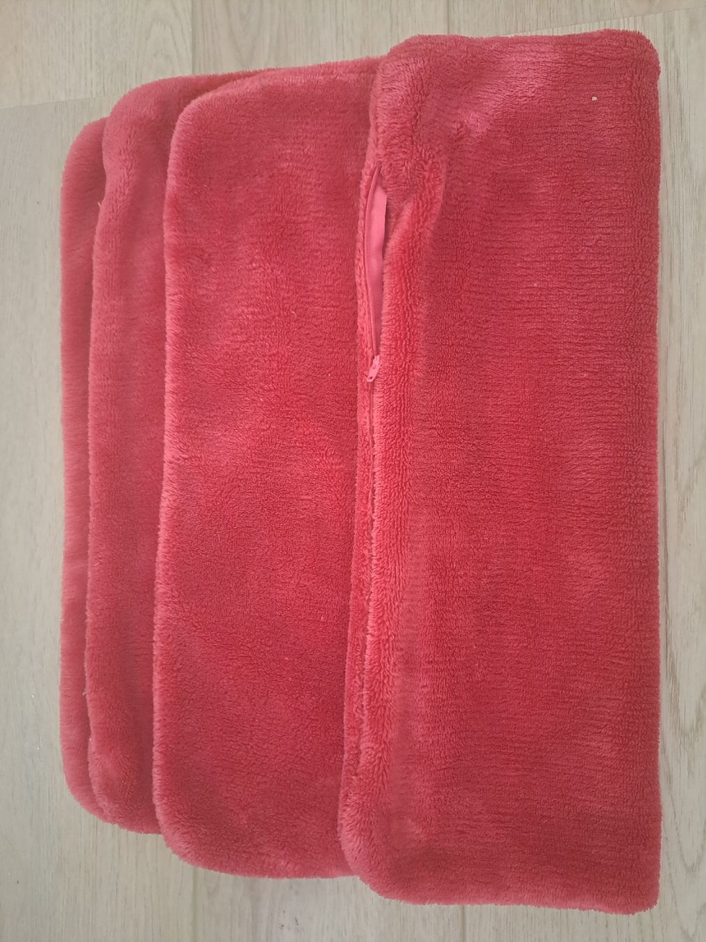 Coussins: Coussins decoratif rouge – D'occasion à Aigle par chl_29wp 1
