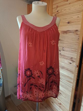 Sommerliches Top mit Blumenprint, Gr. M, rot