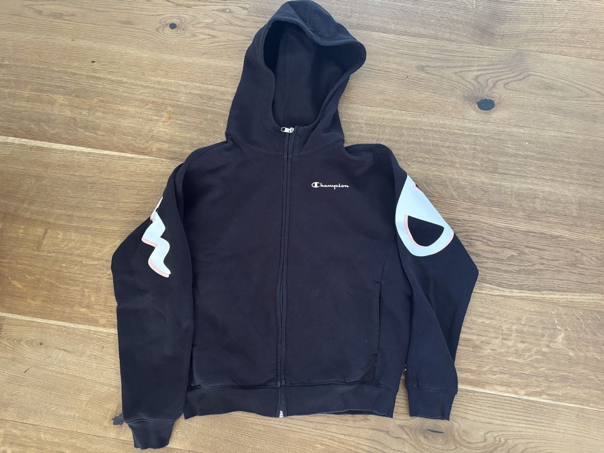 Champion Pullover & Sweatshirts: Champion Kapuzenjacke – Gebraucht aus Würenlos von Ashley24