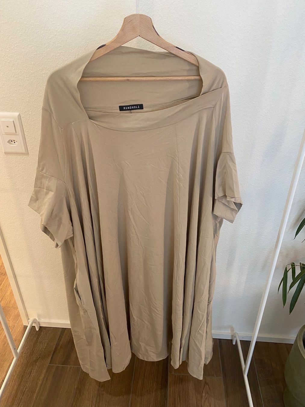 Rundholz Robes: Rundholz Kleid hellbeige weitfallend Gr. L oversized – Neuf (Voir description) à Arlesheim par san_w9vr