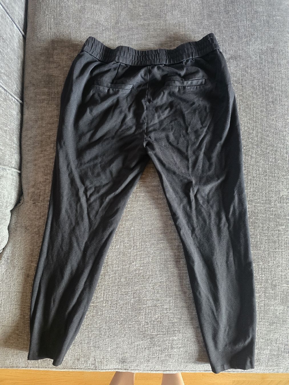 Pantaloni: Schicke Stoffhose in Anthrazit, Grösse L – Usato da Lupfig venduto da Sibo. 1