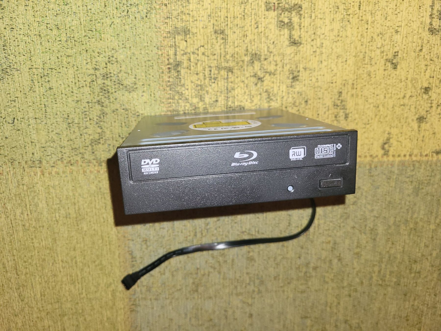 Lettore multimediale & Streamer: H-L Data Storage BD-ROM/DVD Rewriter Model CH29N – Usato da Buchs SG venduto da cap_qnl6