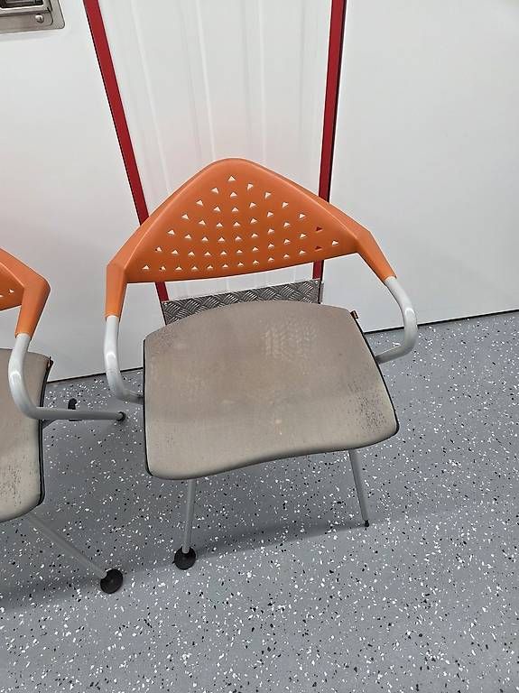 Sedie: 4 Stühle stapelbar – Usato da Horw venduto da phi_b6j9 3