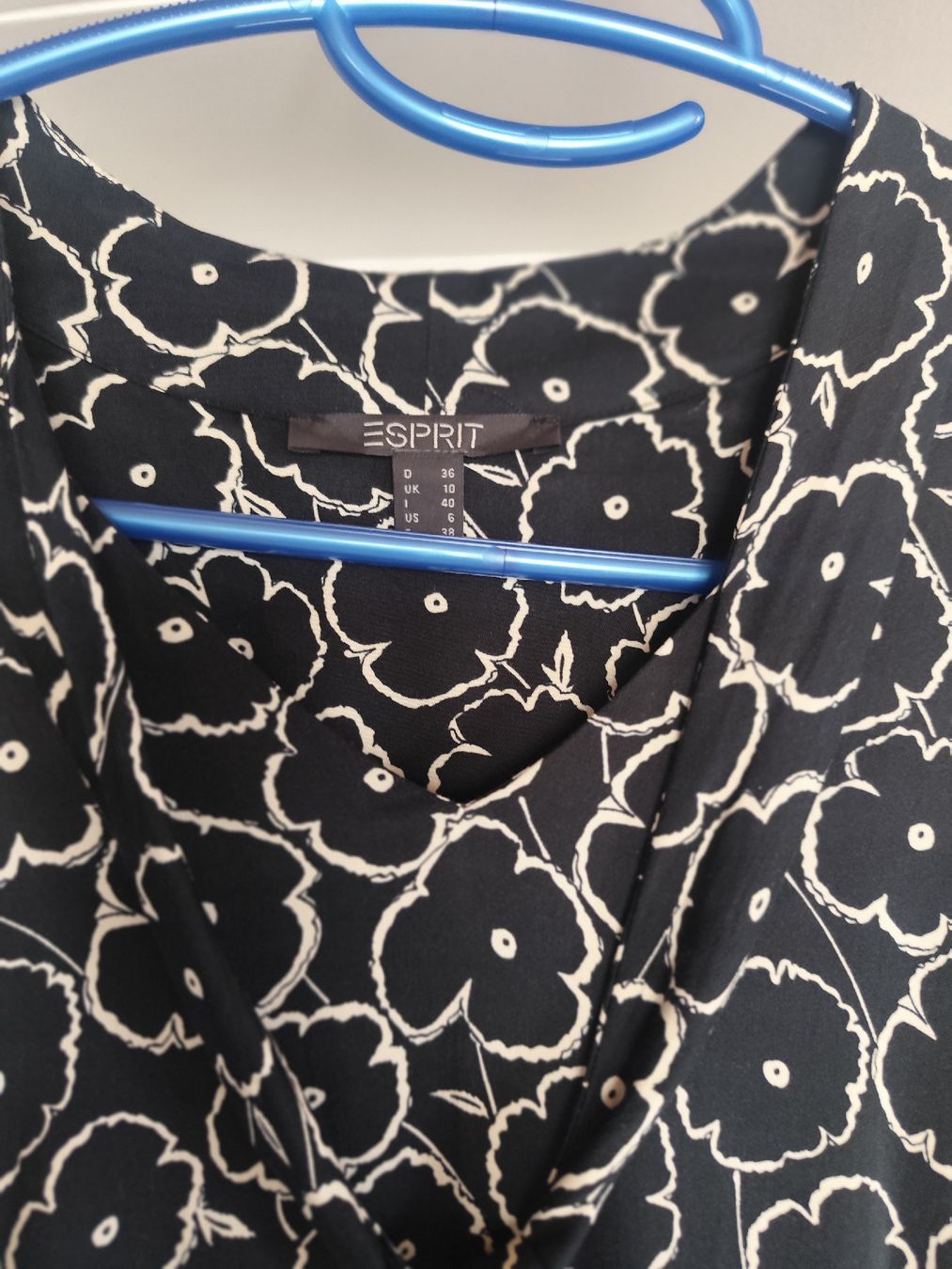 Esprit Vestiti: Kleid ESPRIT schwarz/weiss Grösse 36  neu – Nuovo (secondo la descrizione) da Zürich venduto da Claudia_Zueri 1